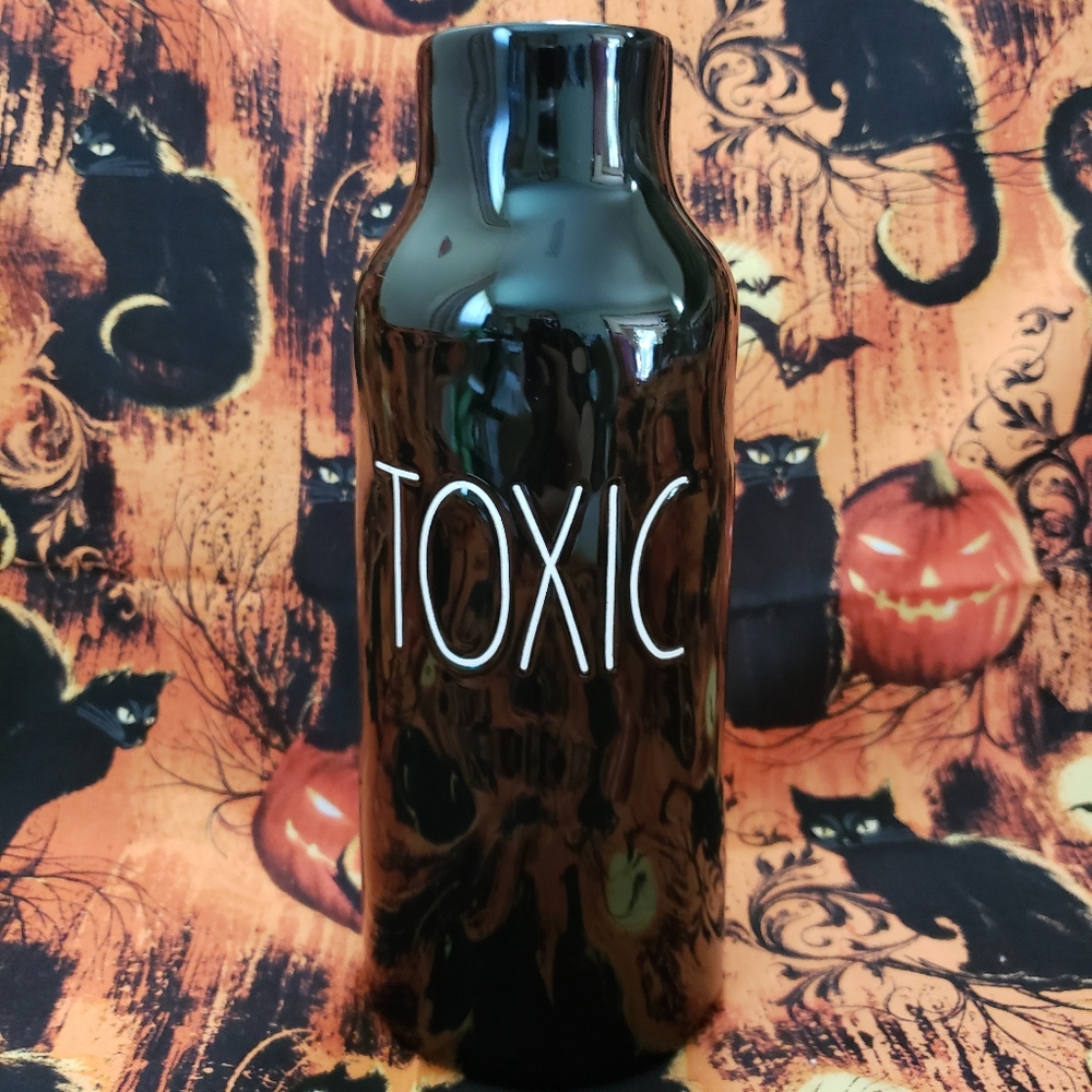 Rae dunn toxic vase